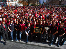 The Crusaders receive the key to the city in recognition of their great record in the Super 12 rugby competition.