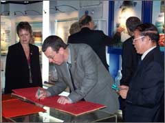 Mayor and Mayoress signing the visitors book at the University of Wuhan, with Professor E. Dongchen. 