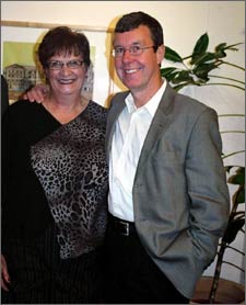 Deputy Mayor Anne Candy (Manukau City Council) with Mayor Garry Moore at the MTFJ Annual Meeting, March 2005 